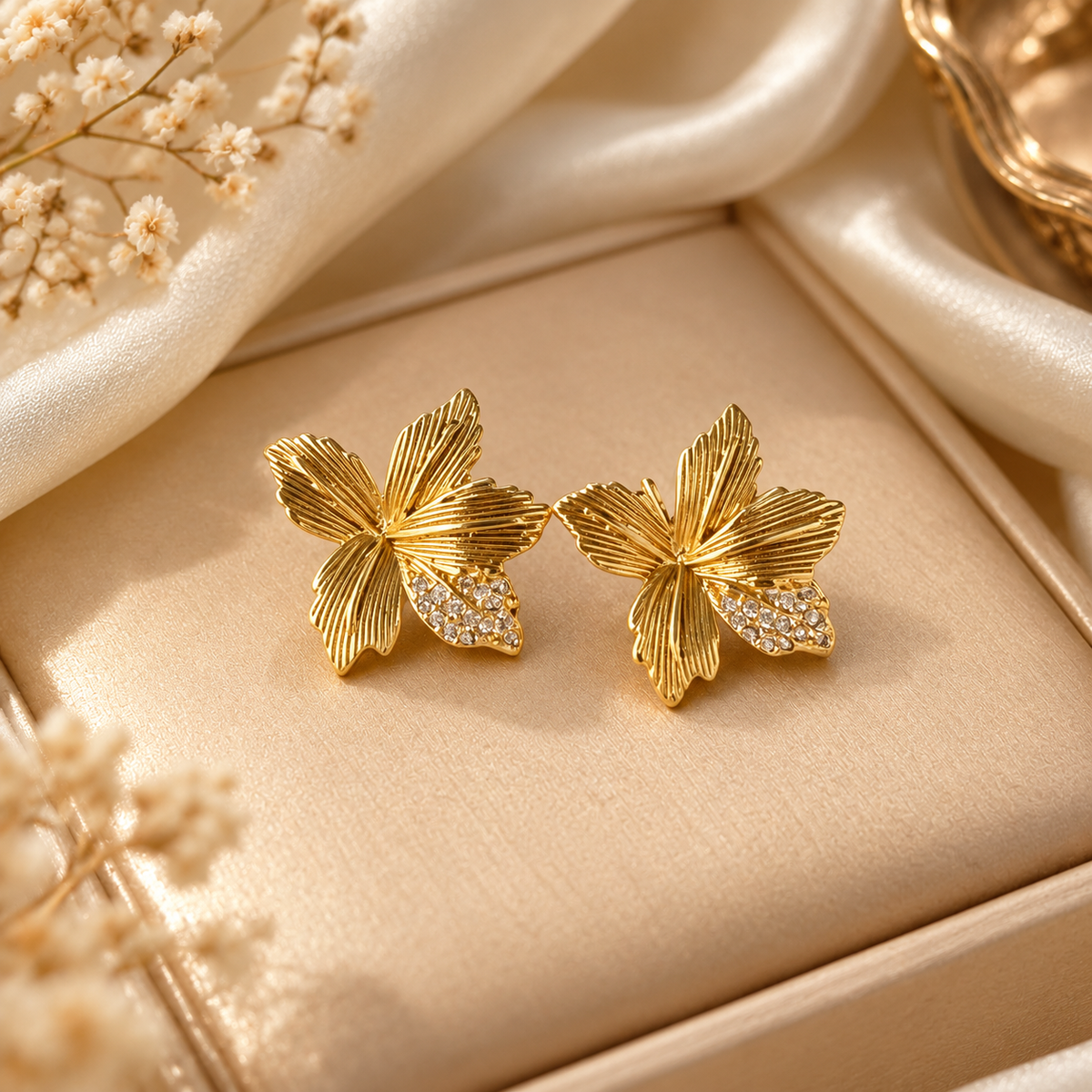 Gold Tone Floral Pendant Set