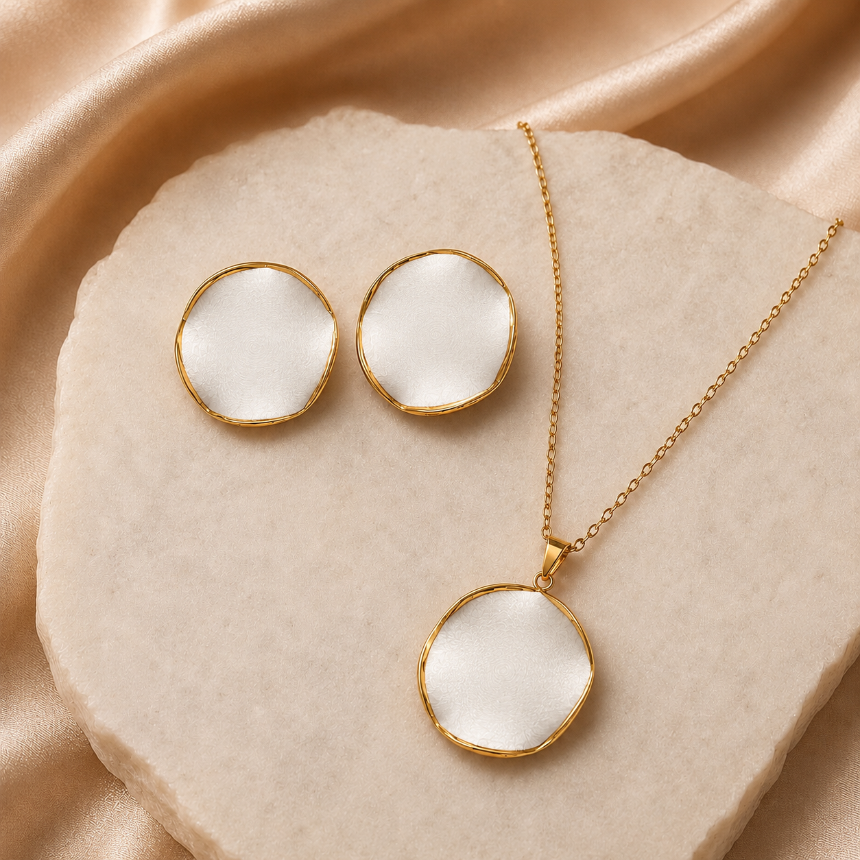 Round Pendant Earring Set